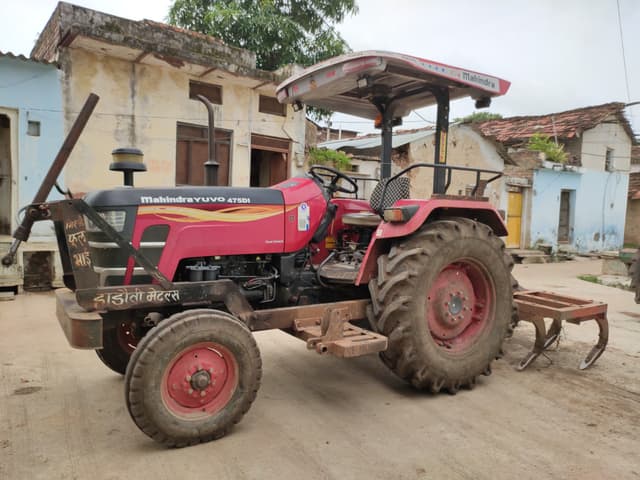 Mahindra YUVO 475 DI (2)