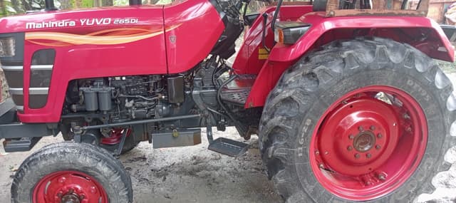 Mahindra Yuvo 265 di (2)