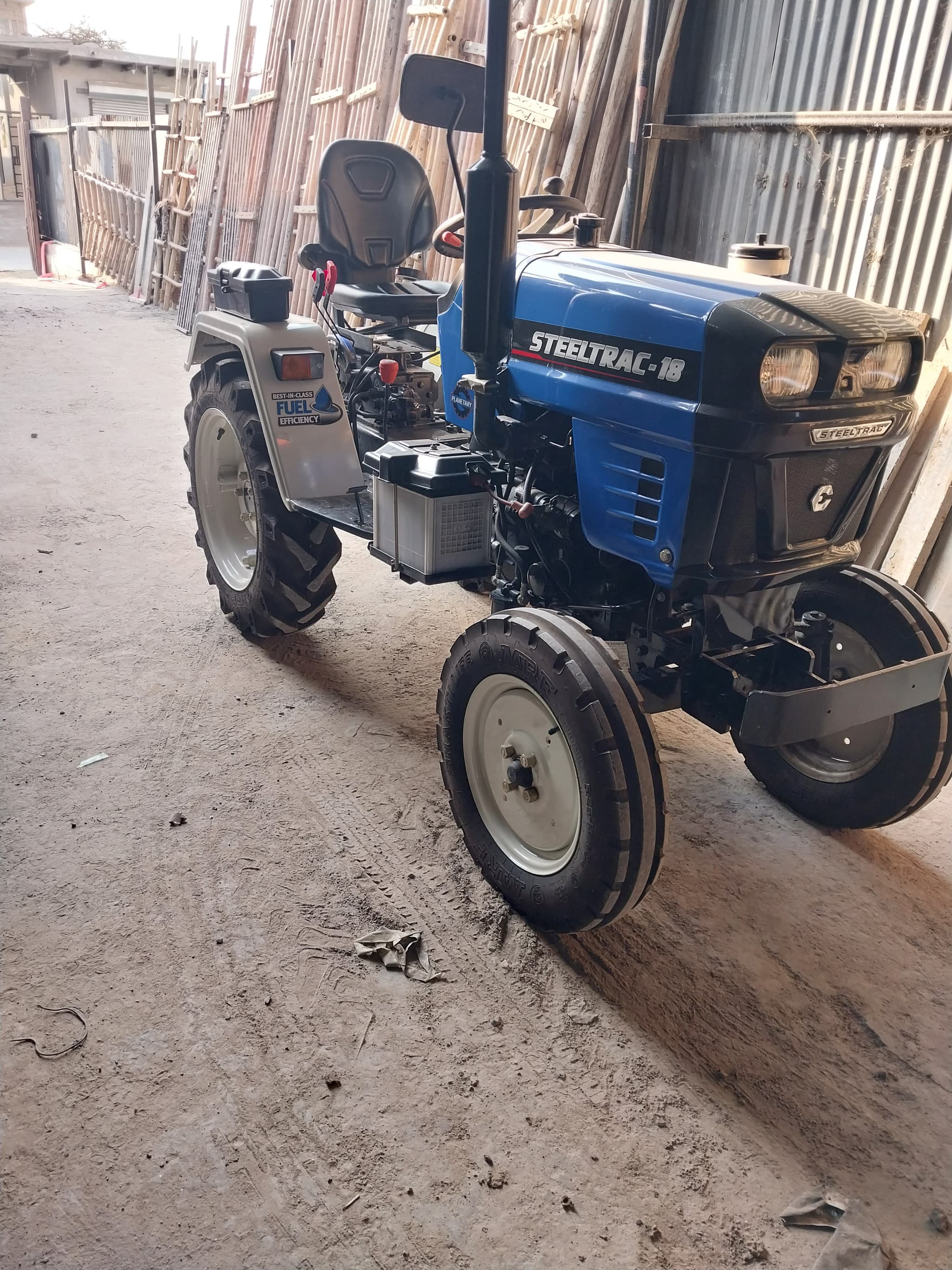 Escorts Steeltrac 18 (4)