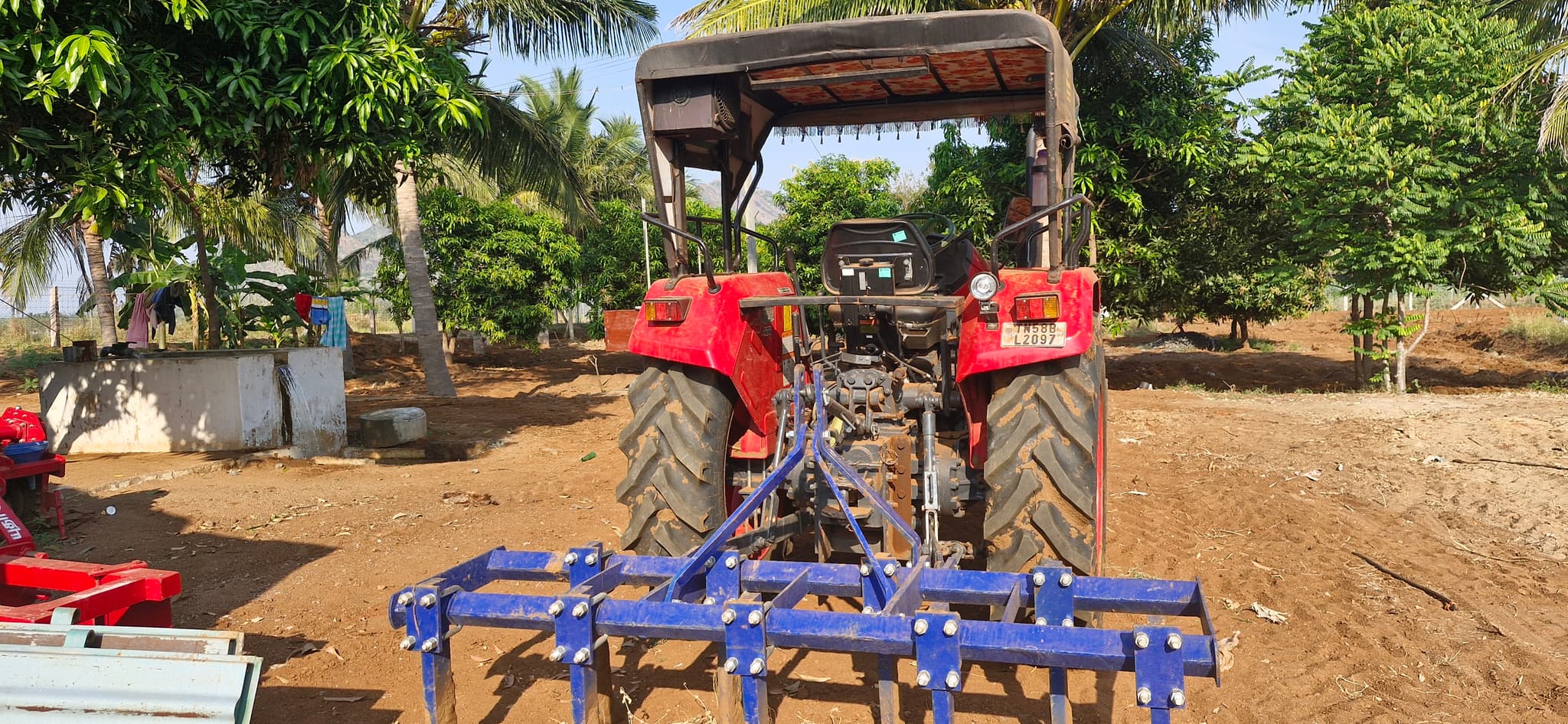 Mahindra Yuvo Tech Plus 415 4WD (3)