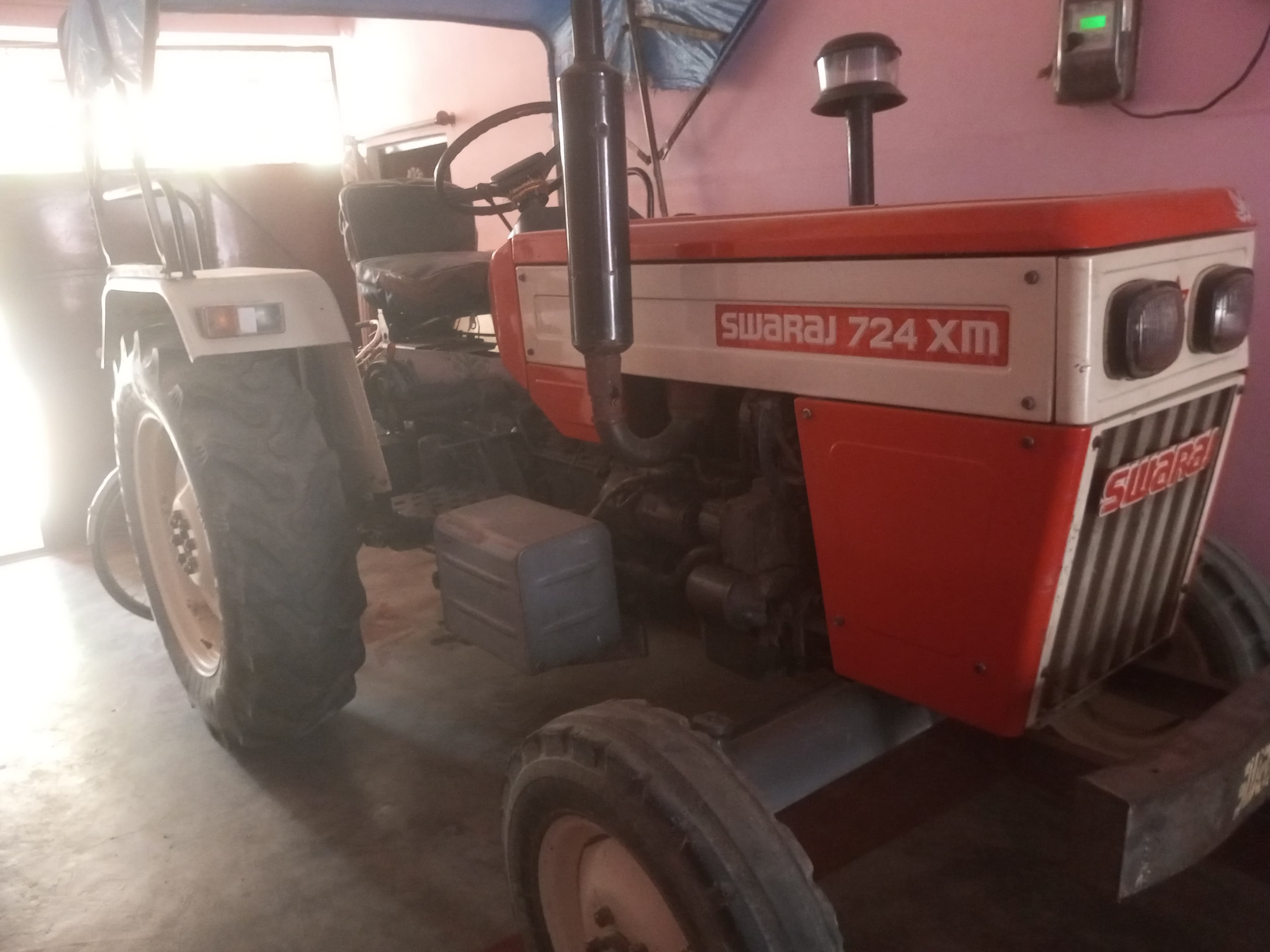 Swaraj 724 XM