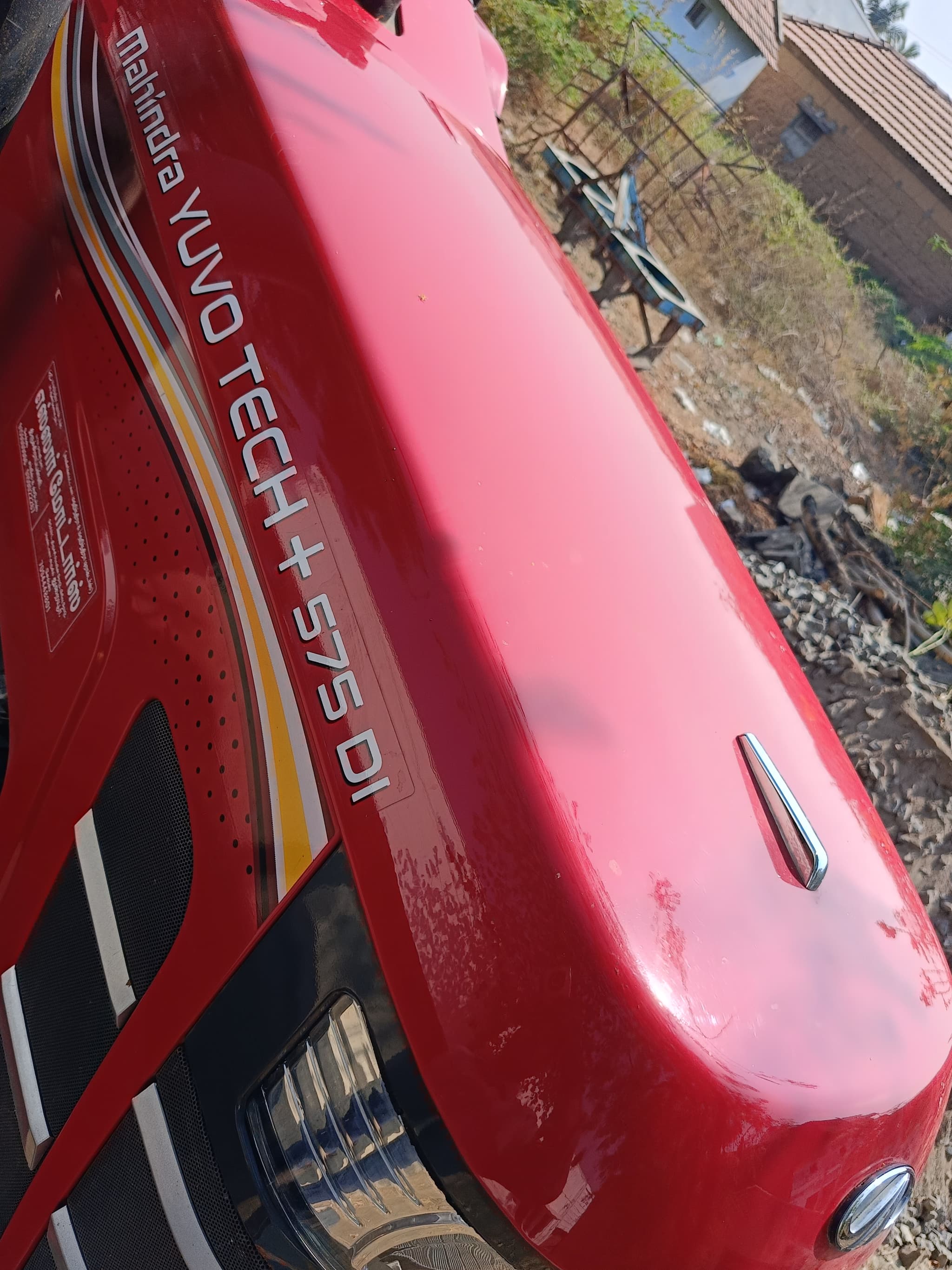 Mahindra Yuvo Tech plus 575 (4)