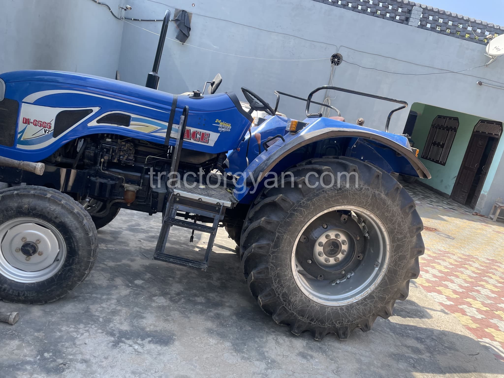 Ace DI 6565 V2 2WD (3)