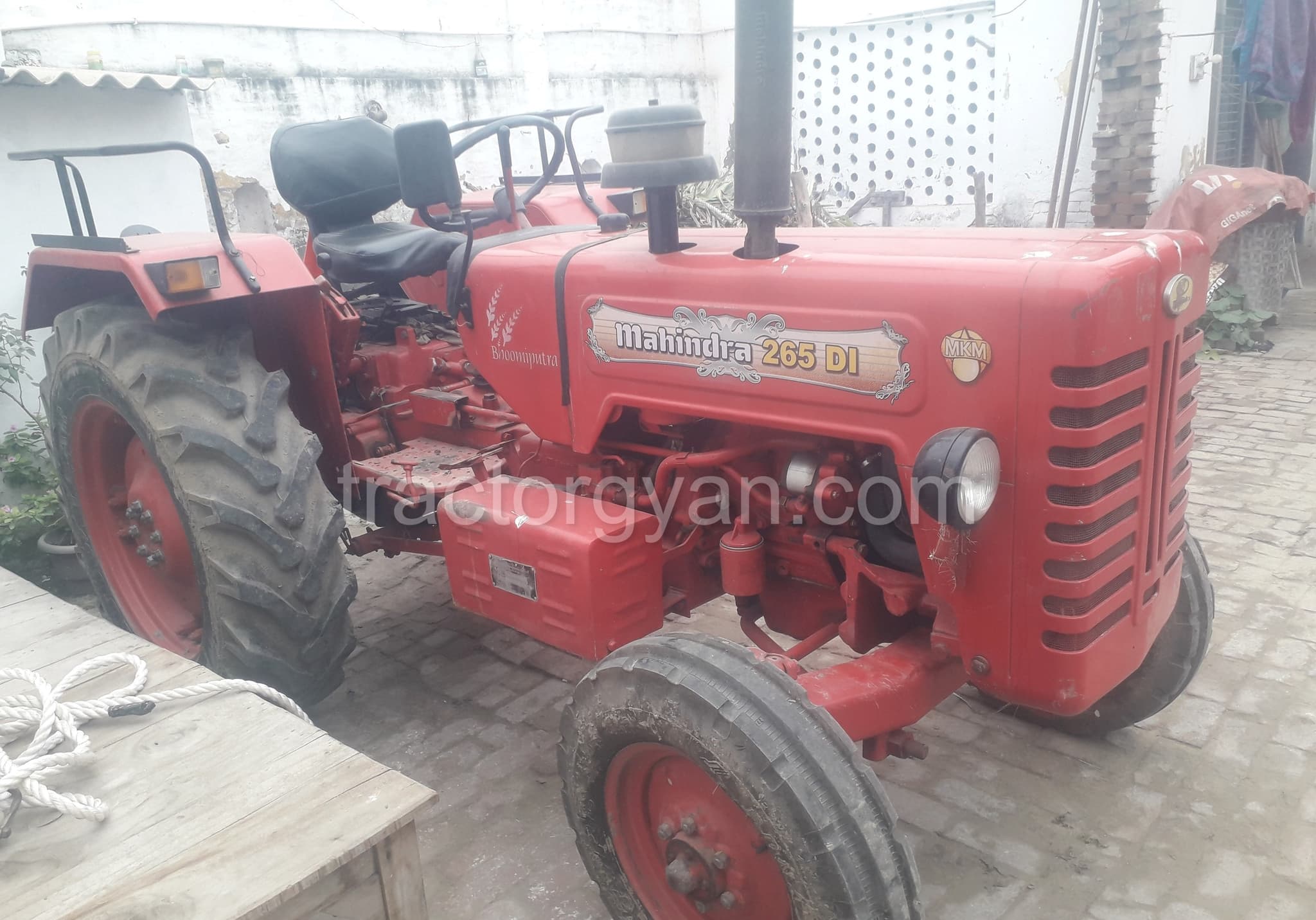 Mahindra 245 di Orchard (2)