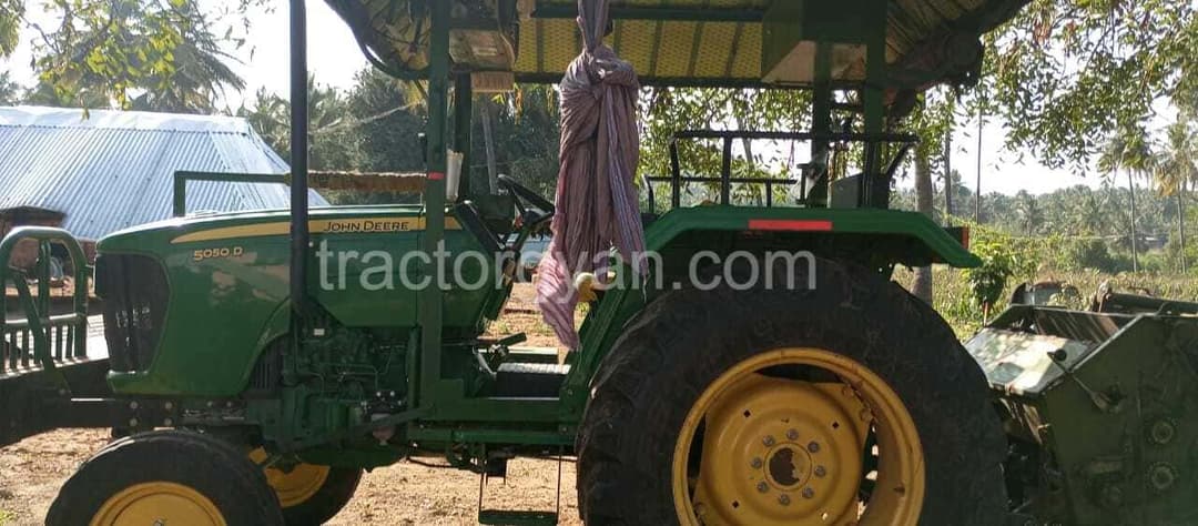 John deere 5050 D (2)