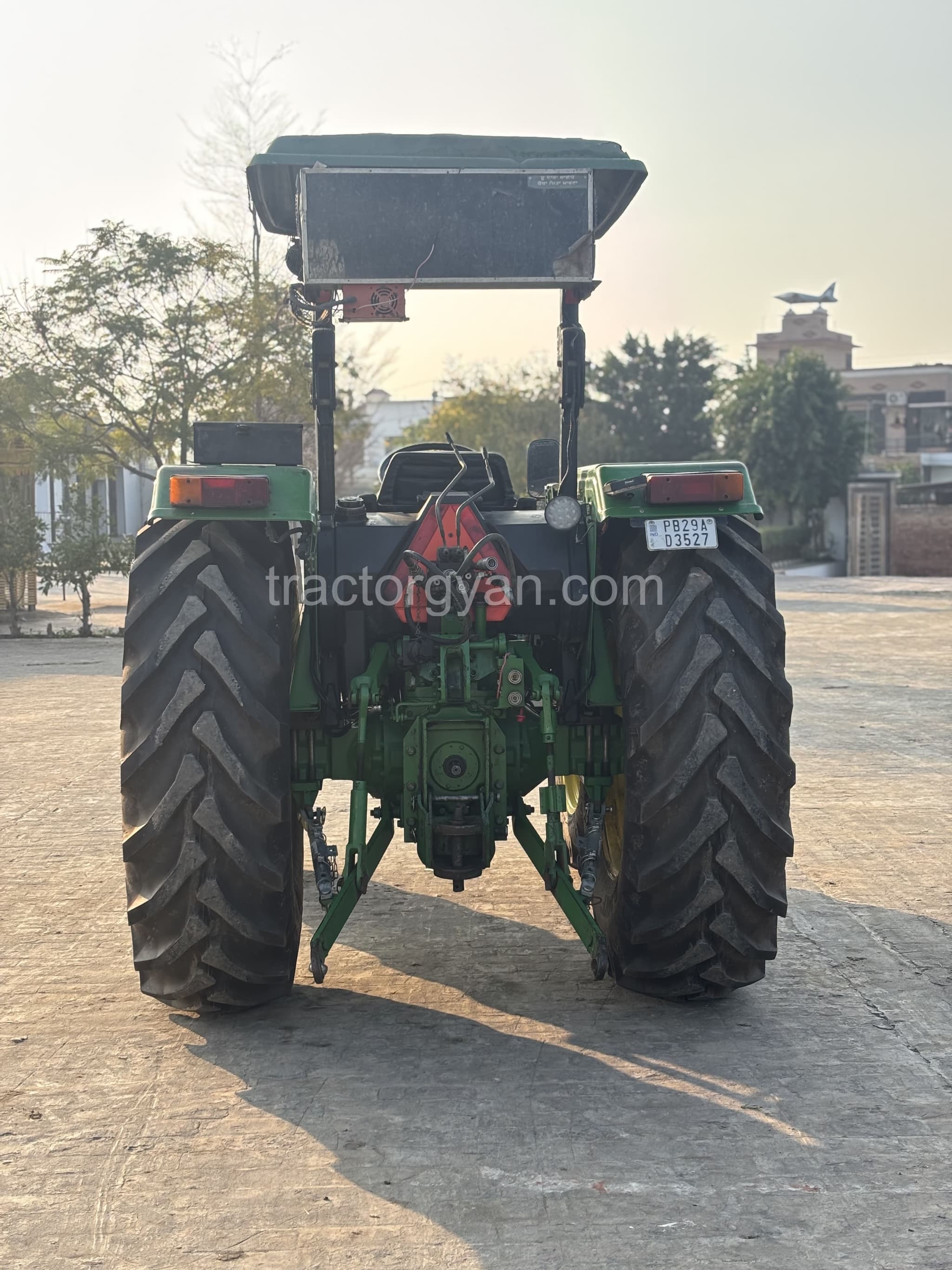 John deere 5075 E 4WD (3)
