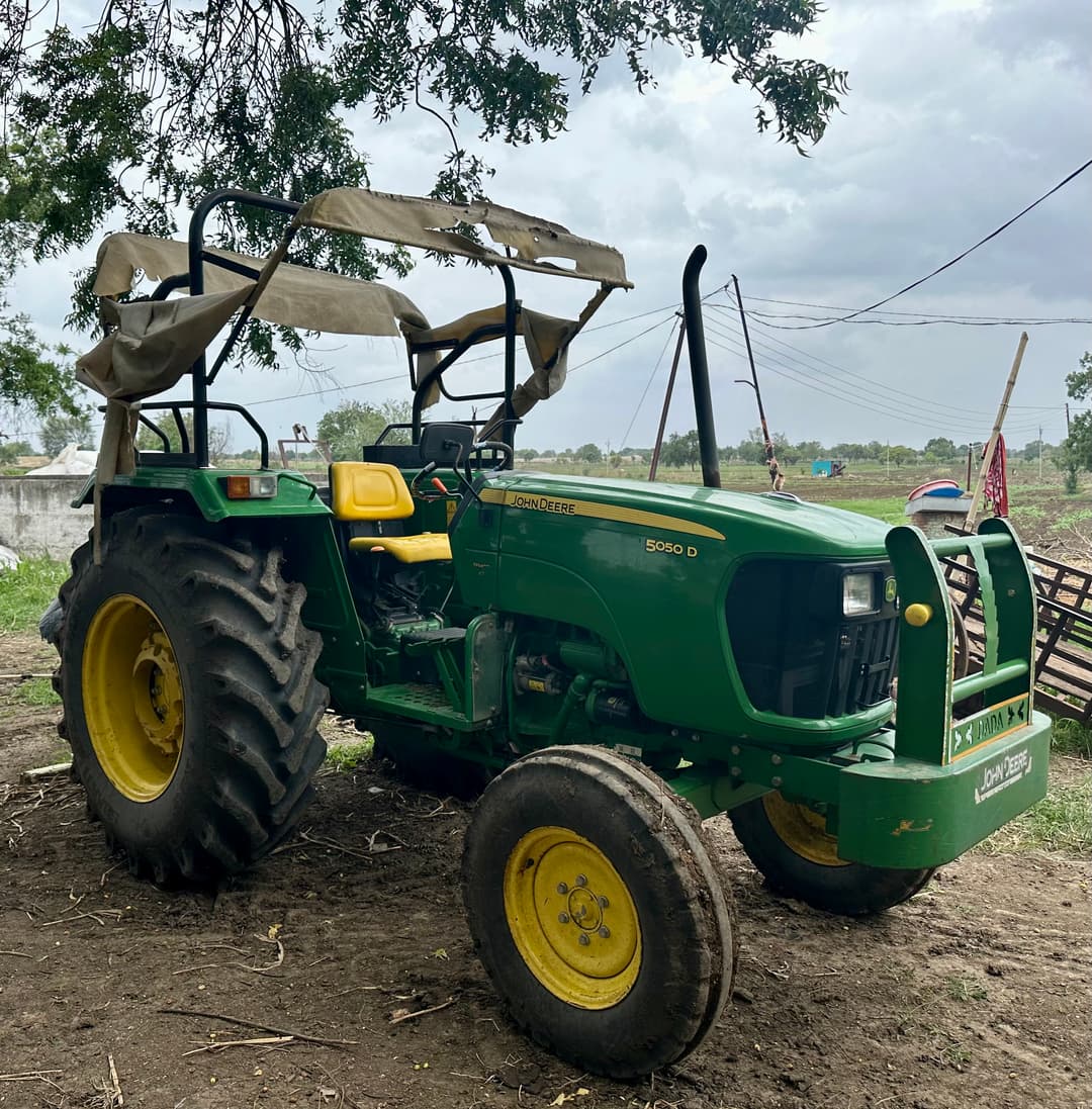 John deere 5050 D (2)