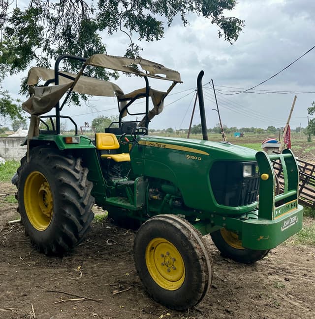 John deere 5050 D (2)