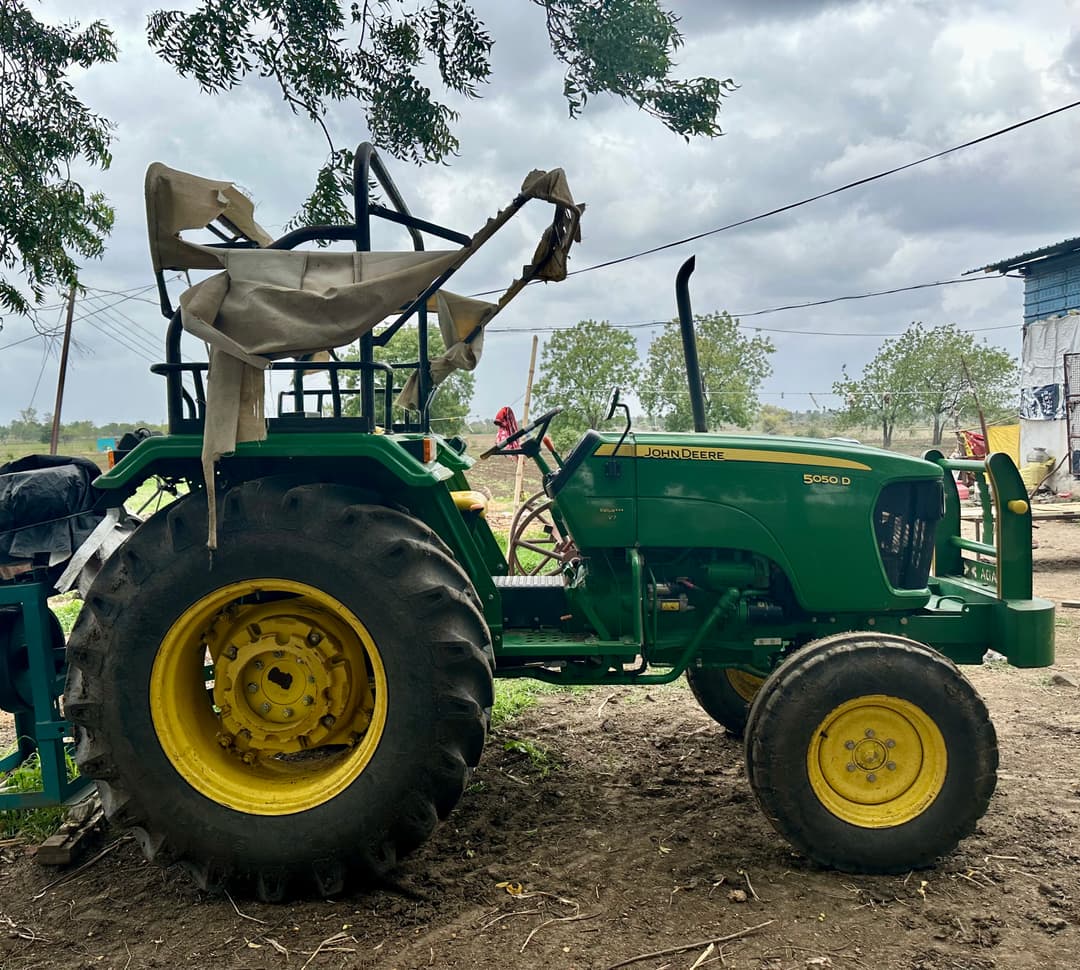 John deere 5050 D (4)
