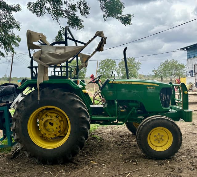 John deere 5050 D (4)