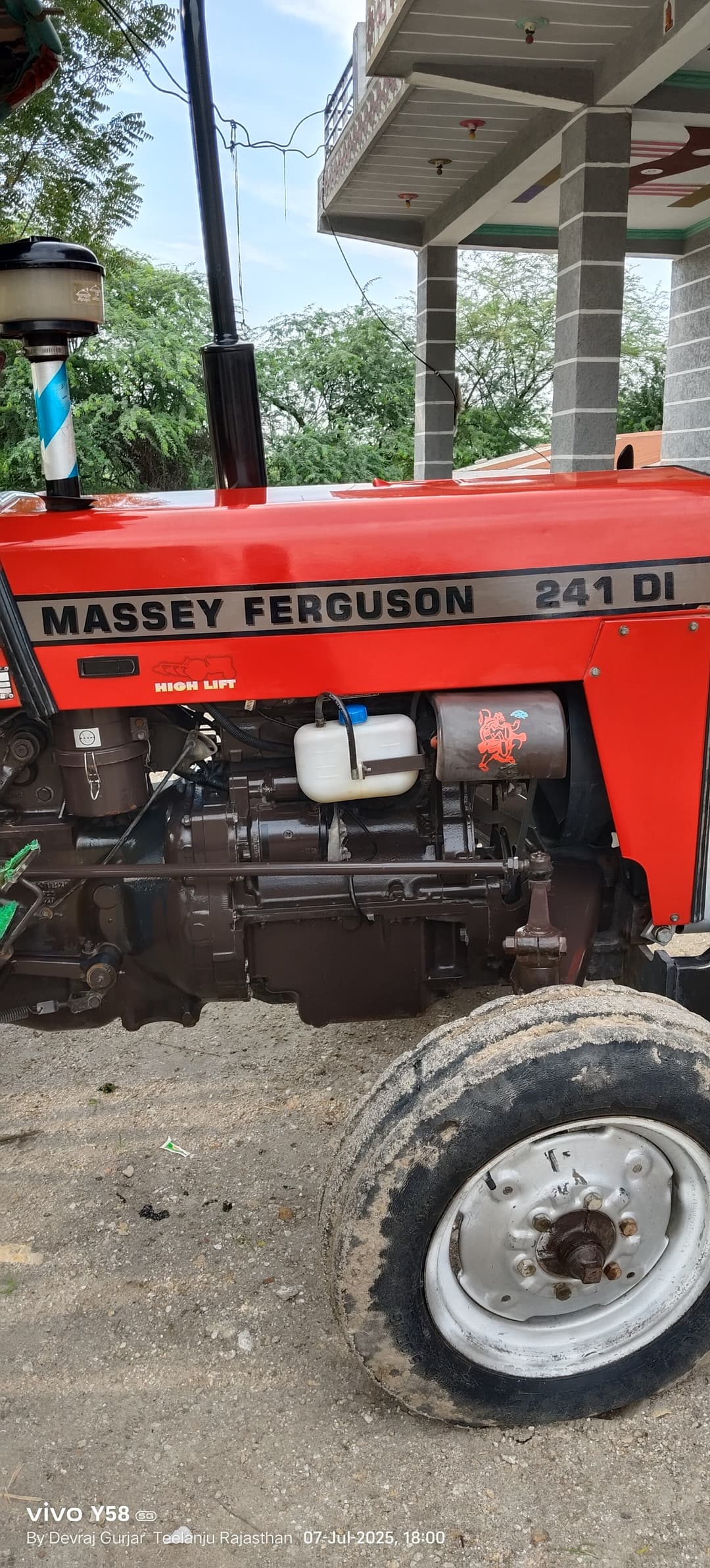 Massey ferguson 241 DI Mahashakti (2)