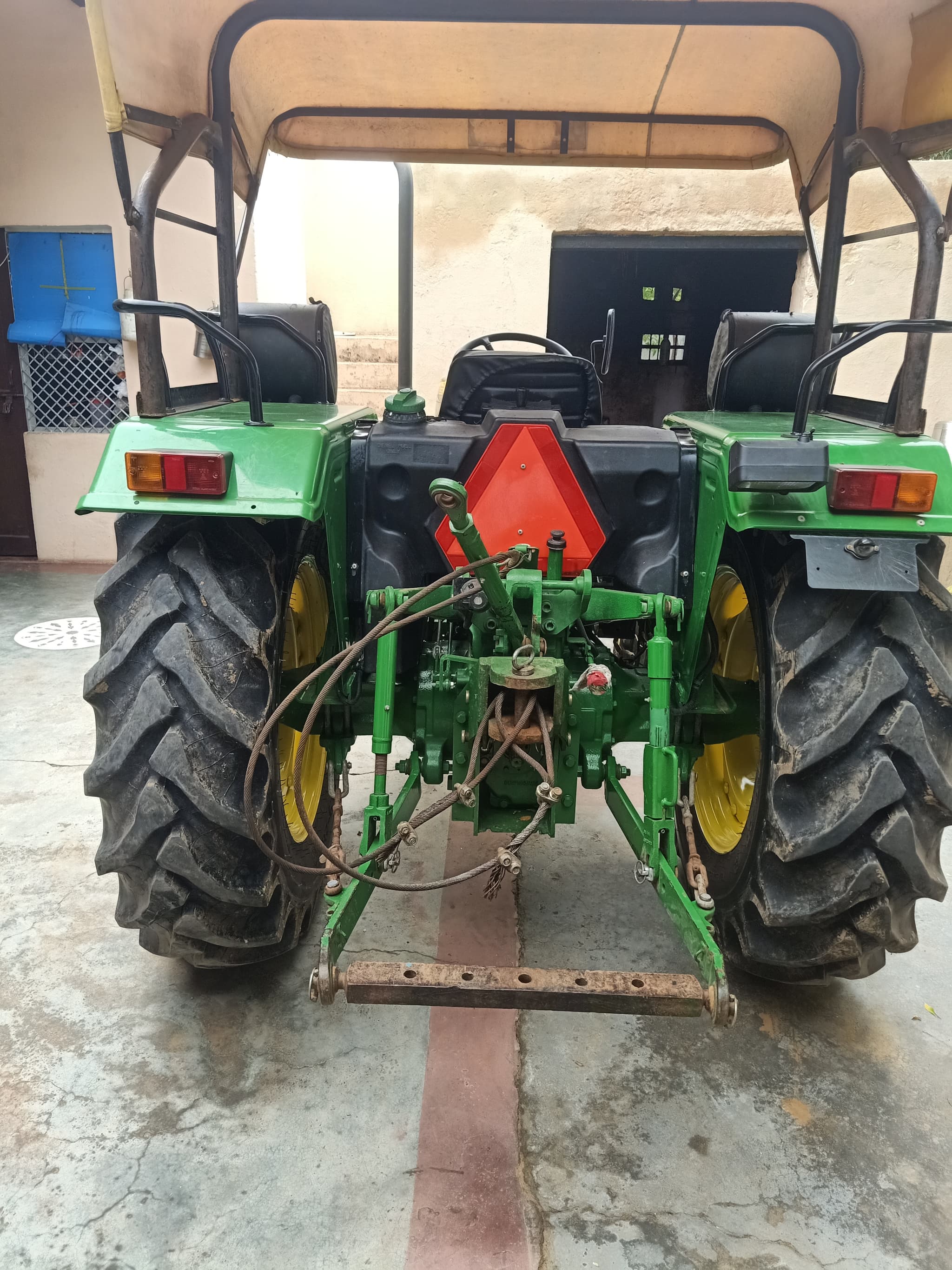 John deere 5039 D (3)