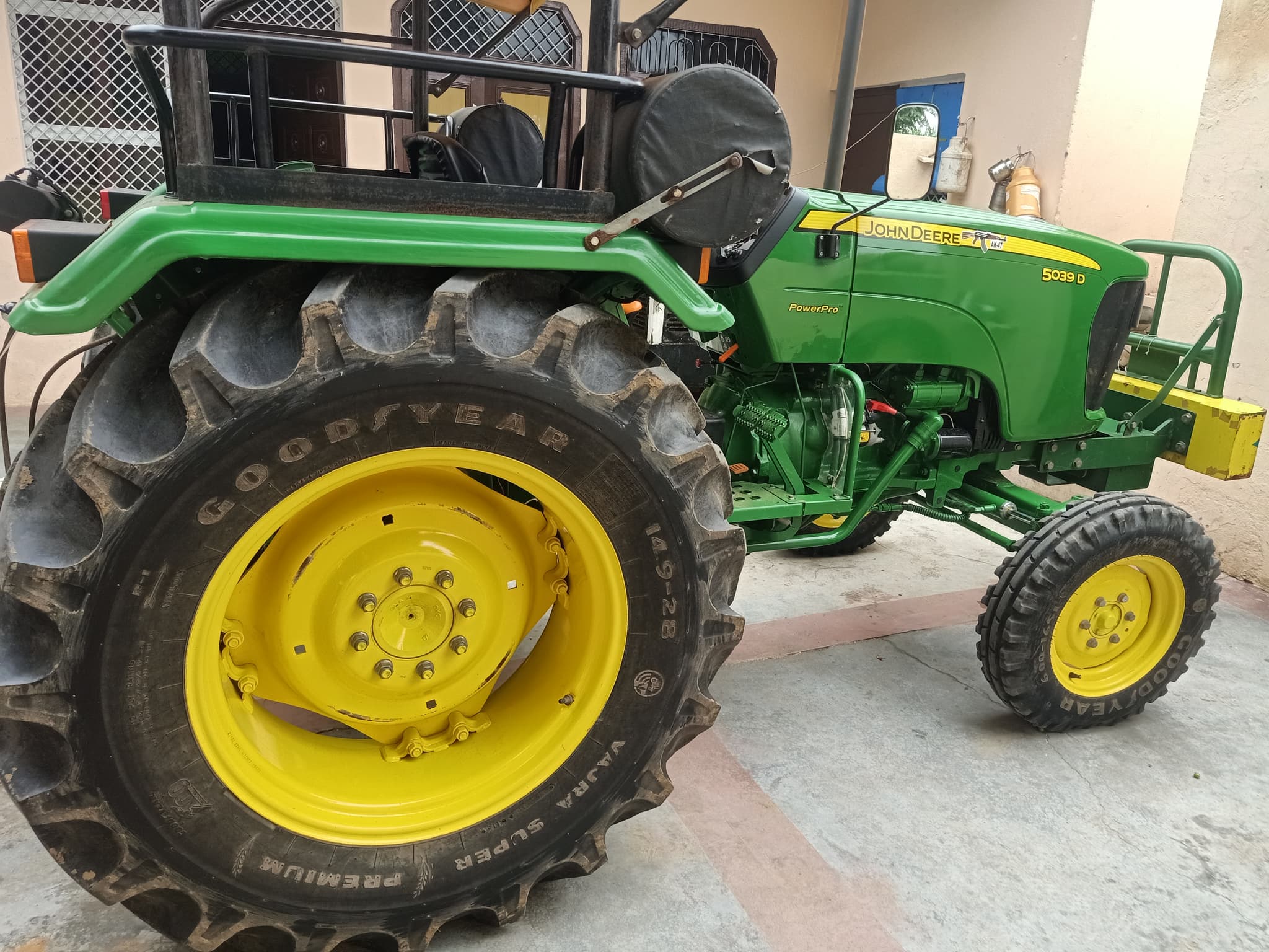 John deere 5039 D (4)