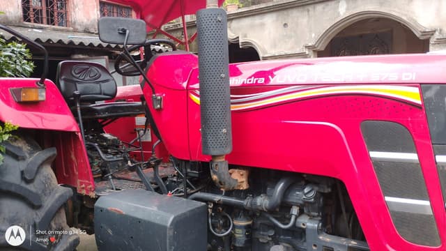 Mahindra Yuvo Tech plus 575 4WD (4)