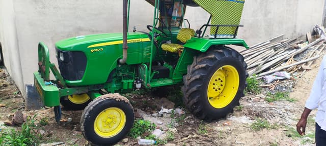 John deere 5050 D (3)