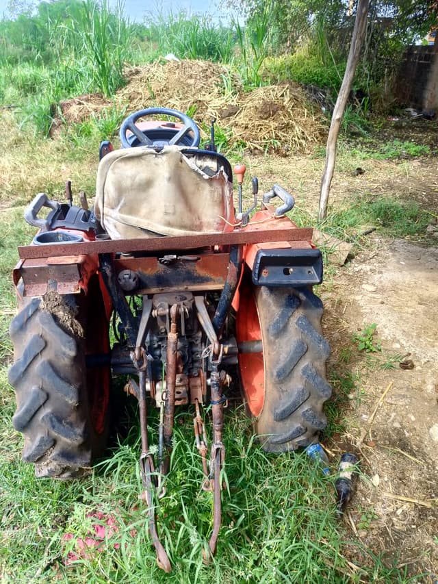 Kubota Neostar B2441 4WD (3)