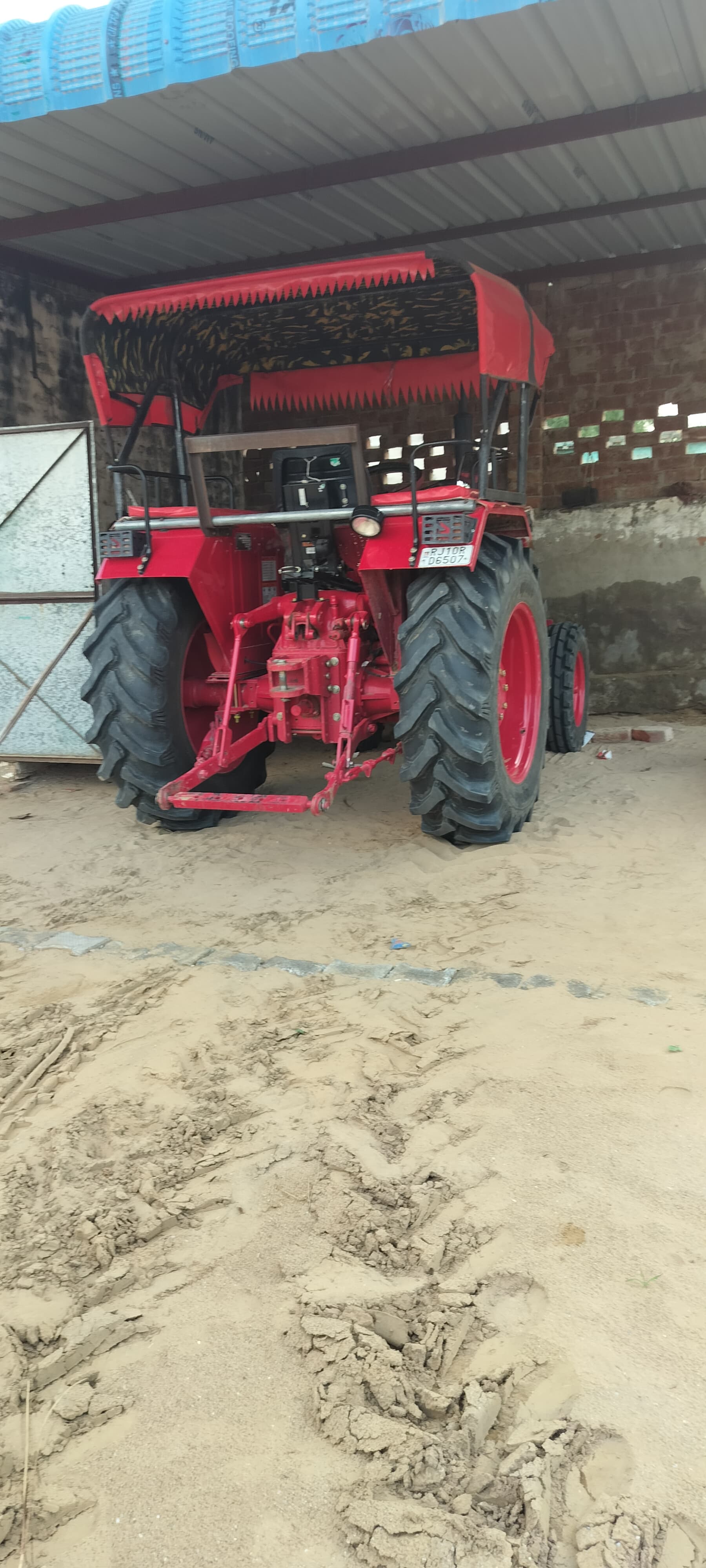 Mahindra 585 DI XP Plus (49.3HP) (2)