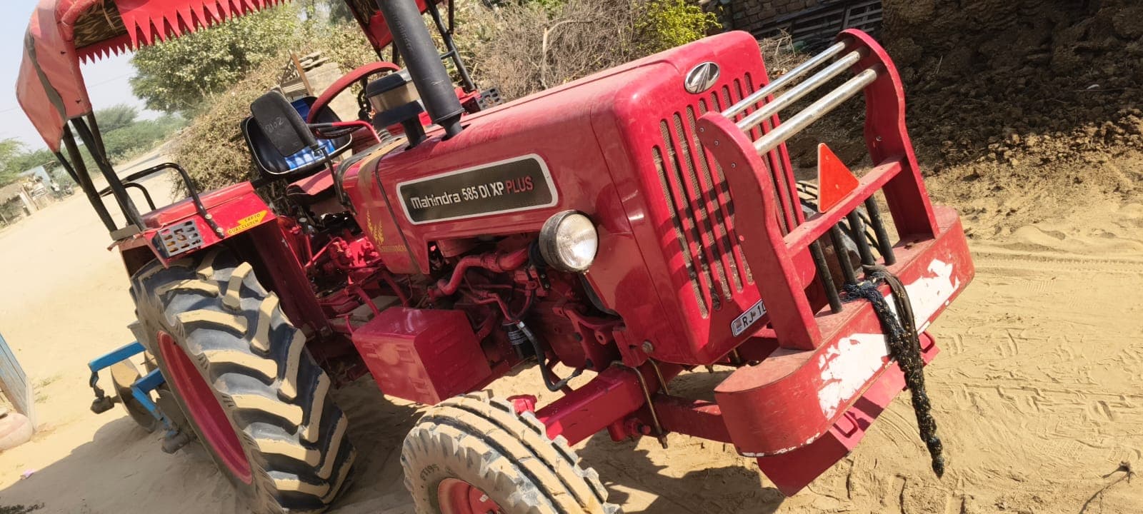 Mahindra 585 DI XP Plus (49.3HP) (4)