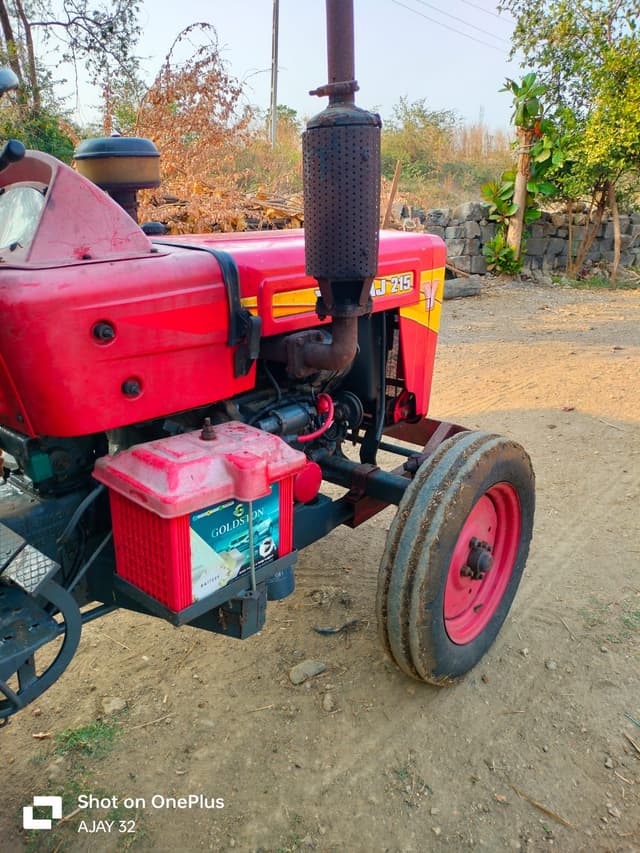 Mahindra Yuvraj 215 NXT (15HP) (3)
