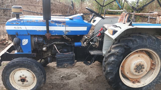 Powertrac 434 DS (35HP) (3)