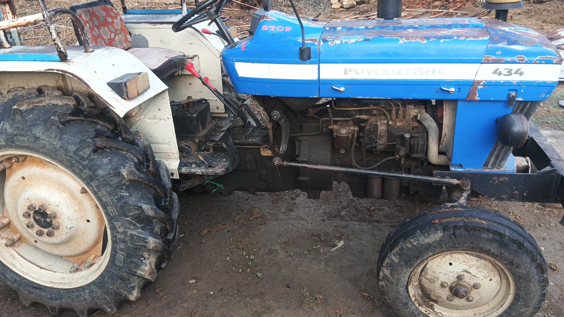 Powertrac 434 DS (35HP) (4)
