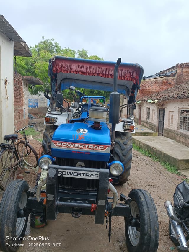 Powertrac 439 DS Plus (41 HP Cat HP) (1)