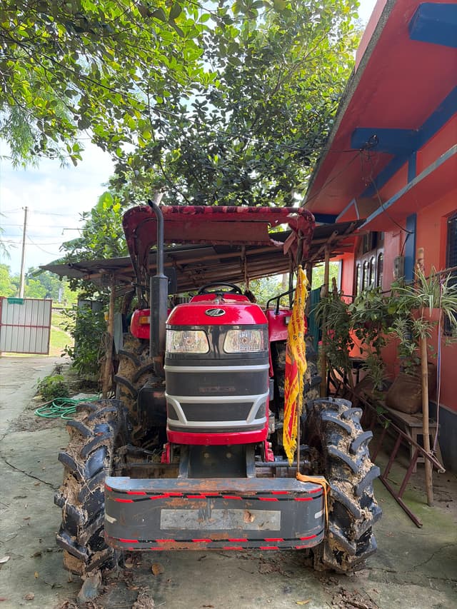 Mahindra Yuvo Tech plus 575 4WD (47 HP) (1)