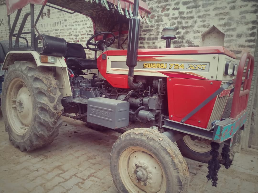 Swaraj 724 XM (4)