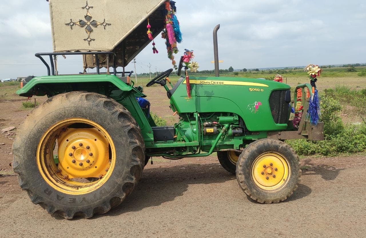 John deere 5050 E (3)