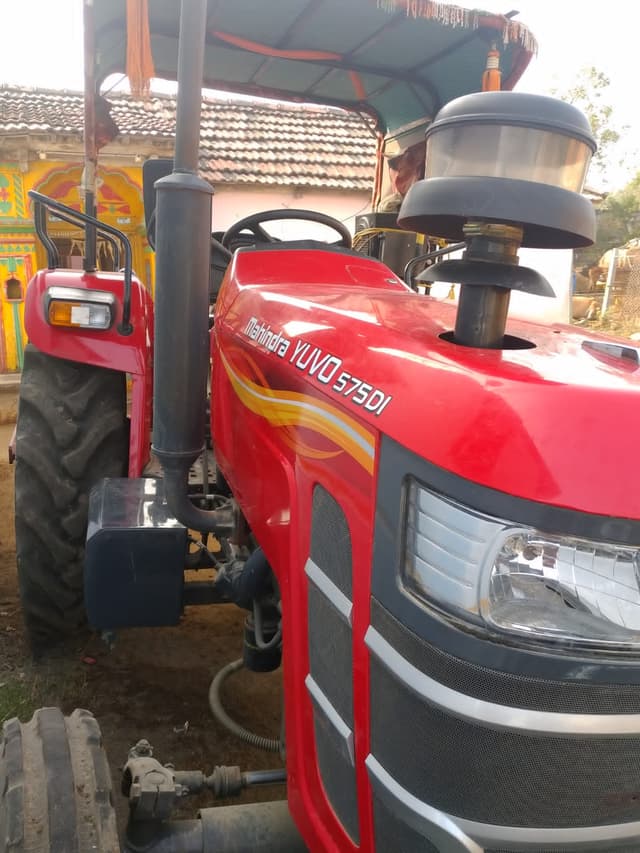 Mahindra YUVO 575 DI (4)