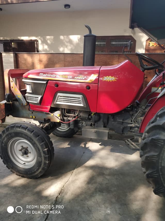 Mahindra 555 DI Powerplus (3)