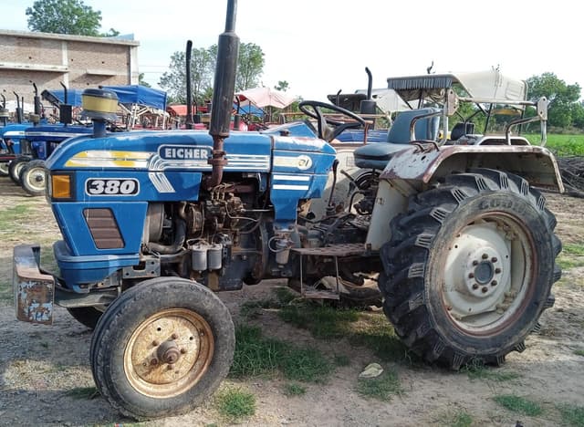 Eicher 380 (4)
