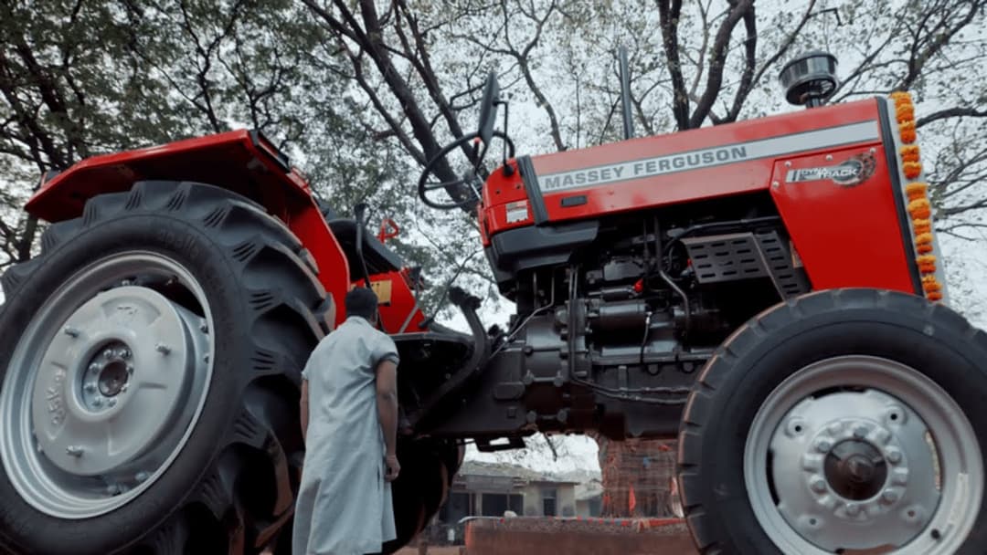 Powerful Tractor for Haulage and Farming #SabseBadaAllrounder | Massey Dynatrack Video | Tractor Gyan