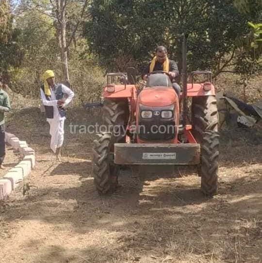Kubota MU4501 4wd (2) Kubota MU4501 4wd (2)