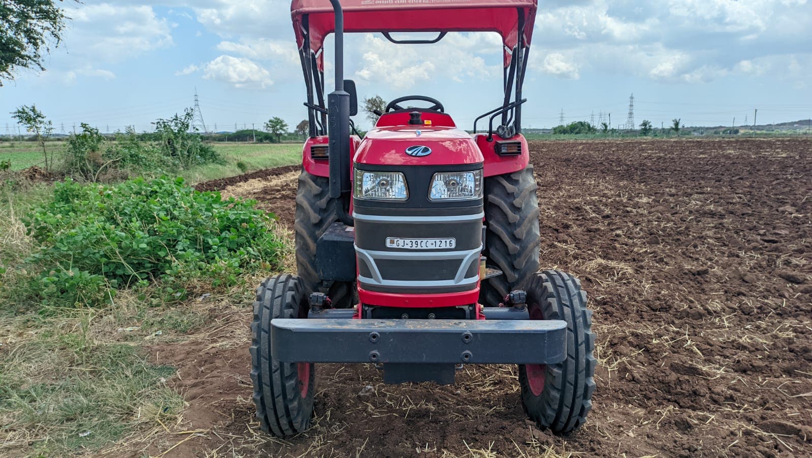 Mahindra Yuvo Tech plus 575 (47HP) (1) Mahindra Yuvo Tech plus 575 (47HP) (1)