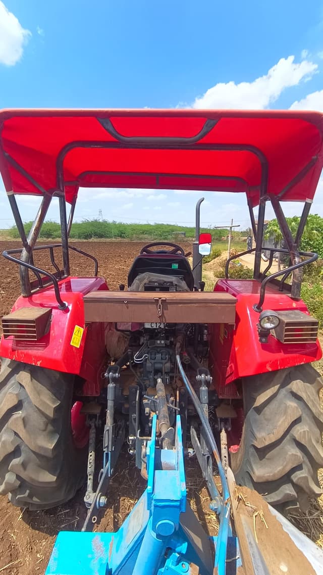 Mahindra Yuvo Tech plus 575 (47HP) (4) Mahindra Yuvo Tech plus 575 (47HP) (4)