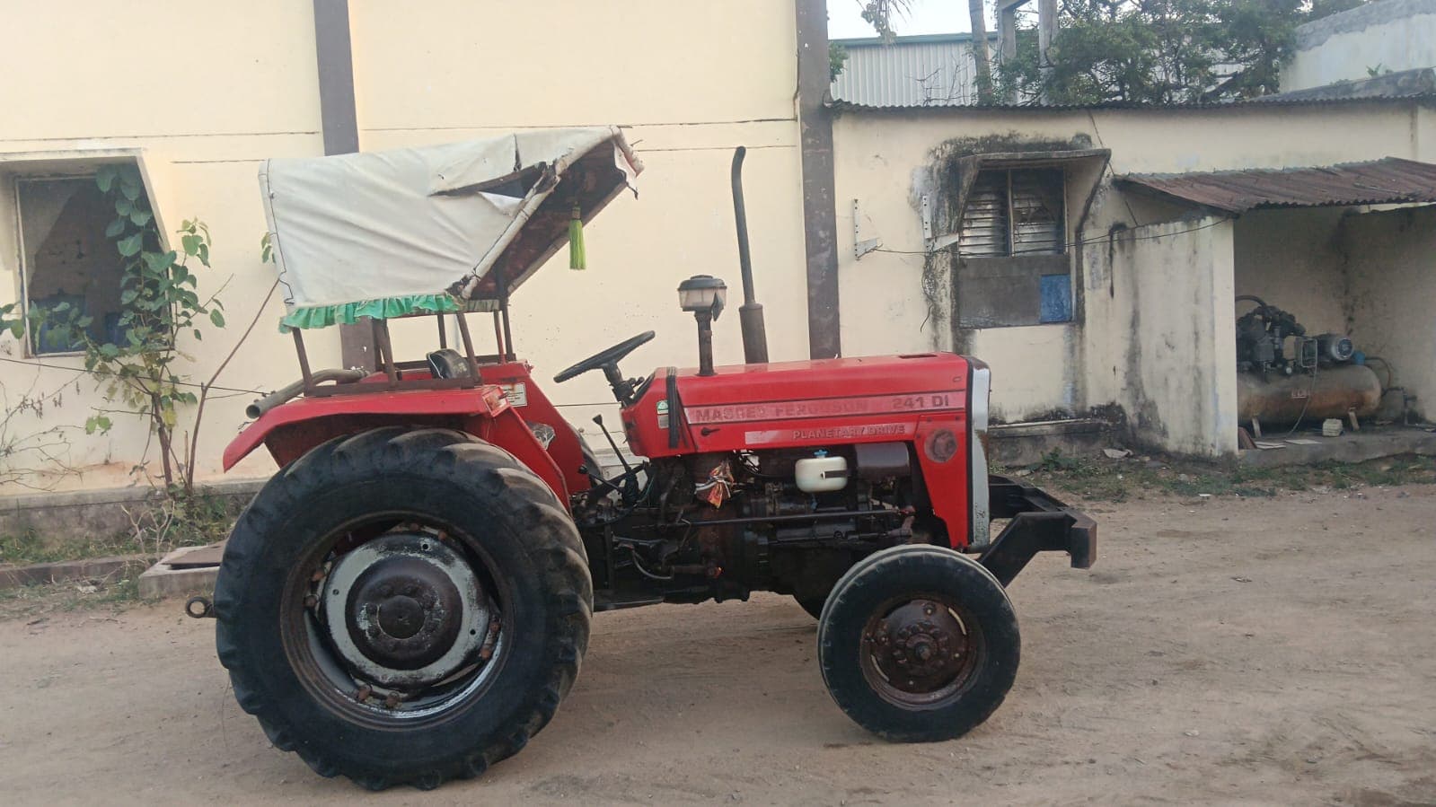 Massey ferguson 241 DI (42HP) (4) Massey ferguson 241 DI (42HP) (4)