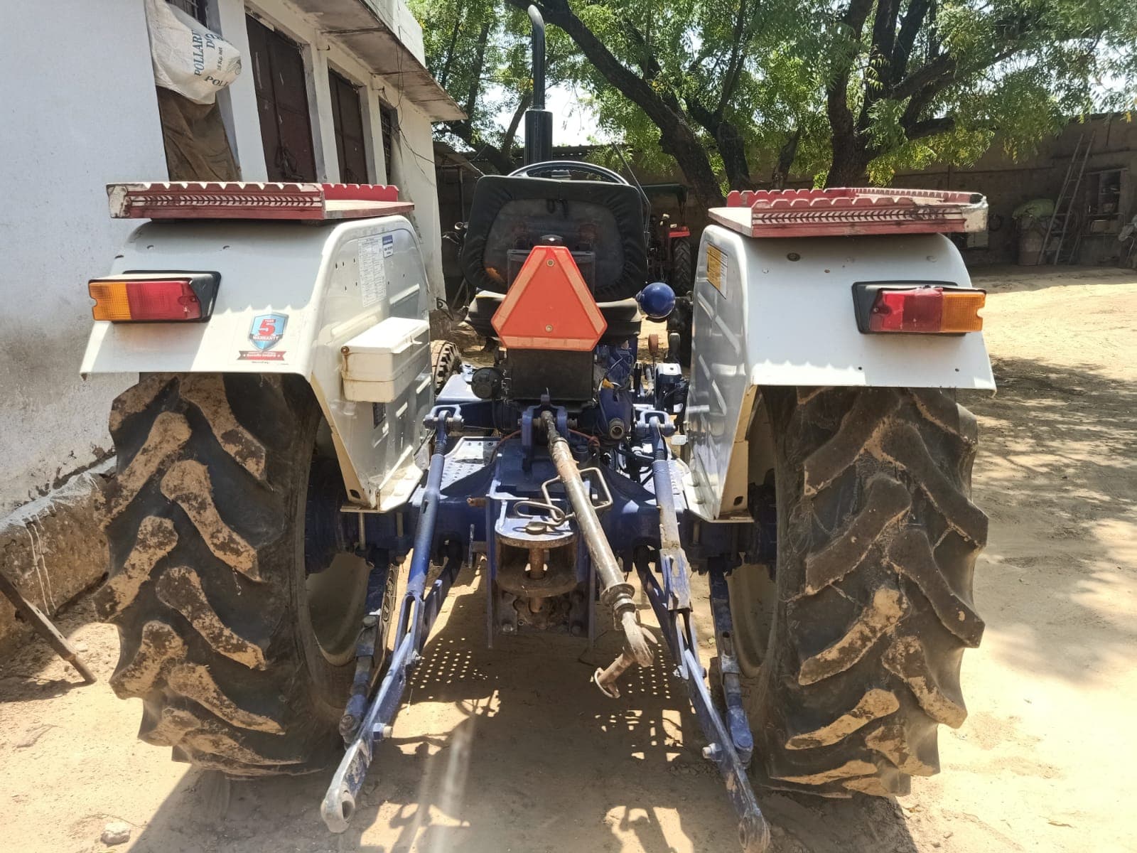 Farmtrac 45 smart Supermaxx (47HP) (2) Farmtrac 45 smart Supermaxx (47HP) (2)