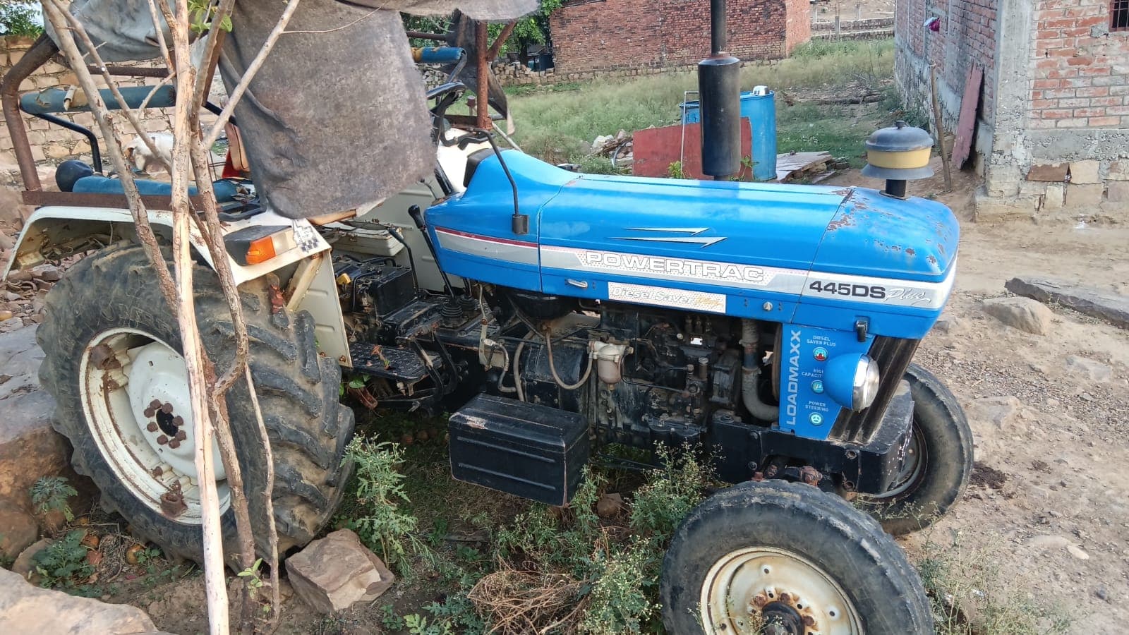 Powertrac 445 Plus (47HP) (4) Powertrac 445 Plus (47HP) (4)