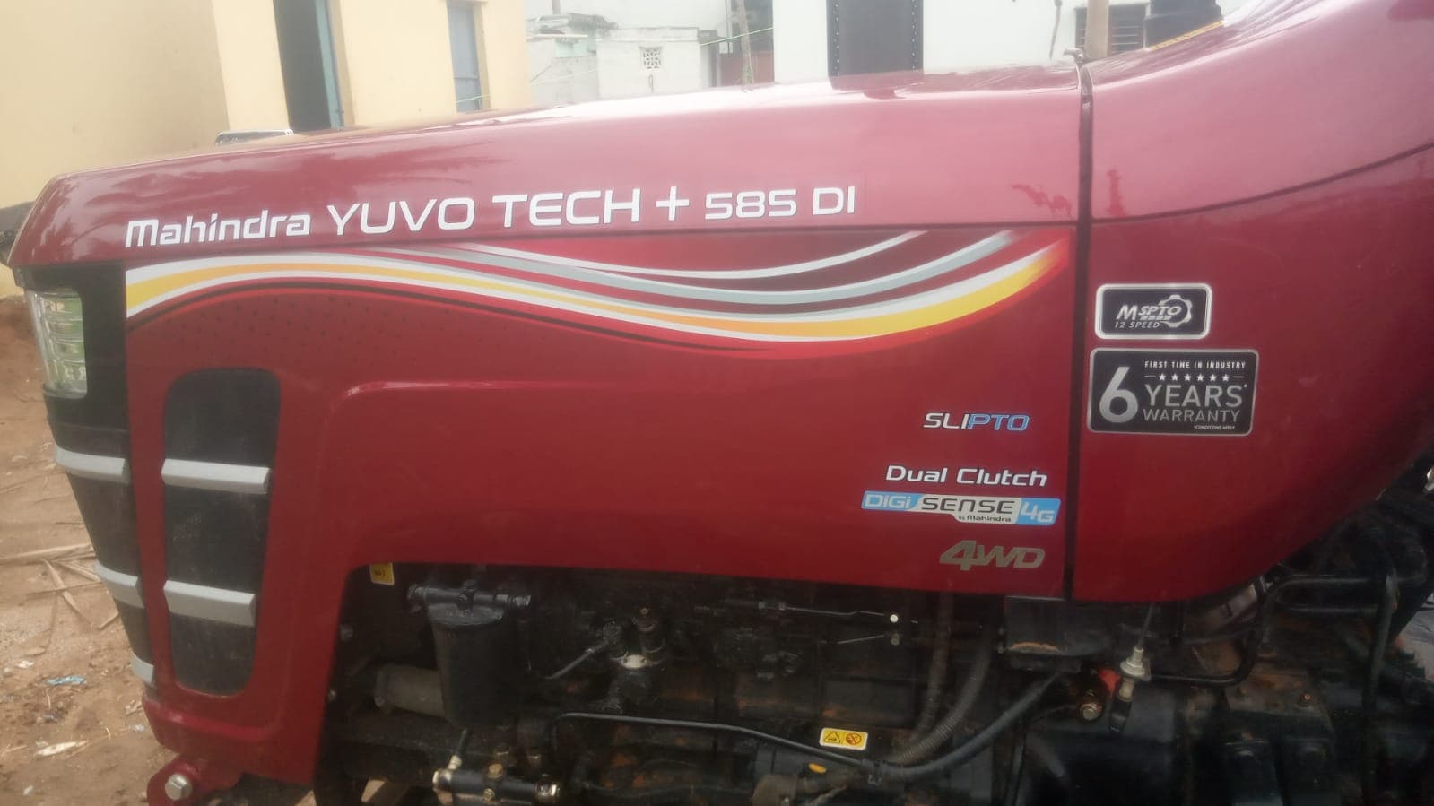 Mahindra Yuvo Tech Plus 585 DI Special Edition (49.3HP) (3) Mahindra Yuvo Tech Plus 585 DI Special Edition (49.3HP) (3)