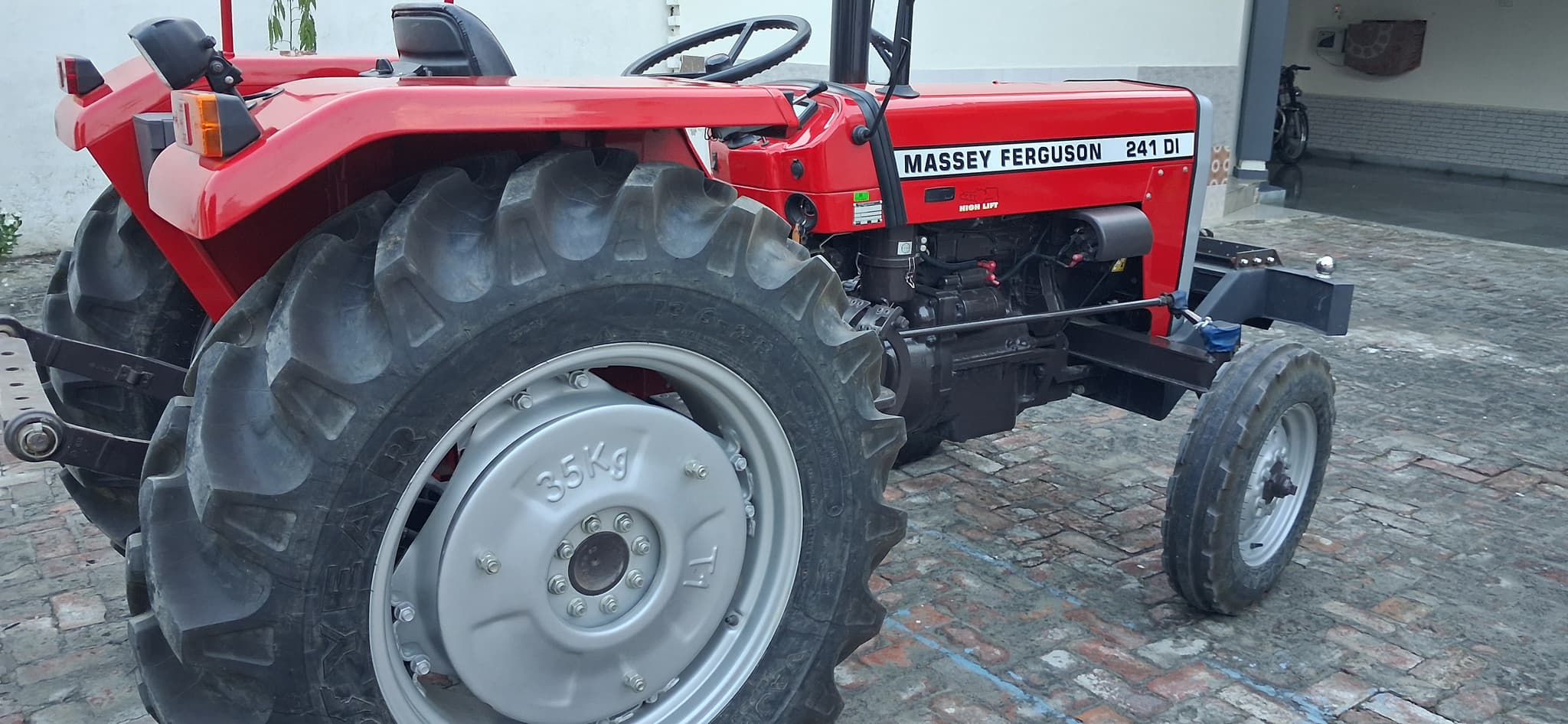 Massey ferguson 241 DI (42HP) (4) Massey ferguson 241 DI (42HP) (4)