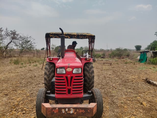 Mahindra 585 DI (46-50 HP) (2) Mahindra 585 DI (46-50 HP) (2)