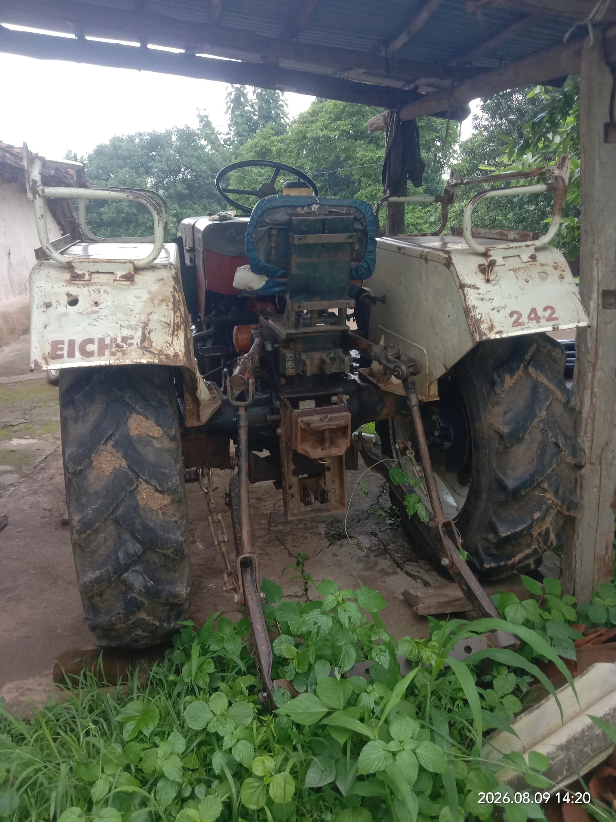 Eicher 242 (25 HP) (2) Eicher 242 (25 HP) (2)