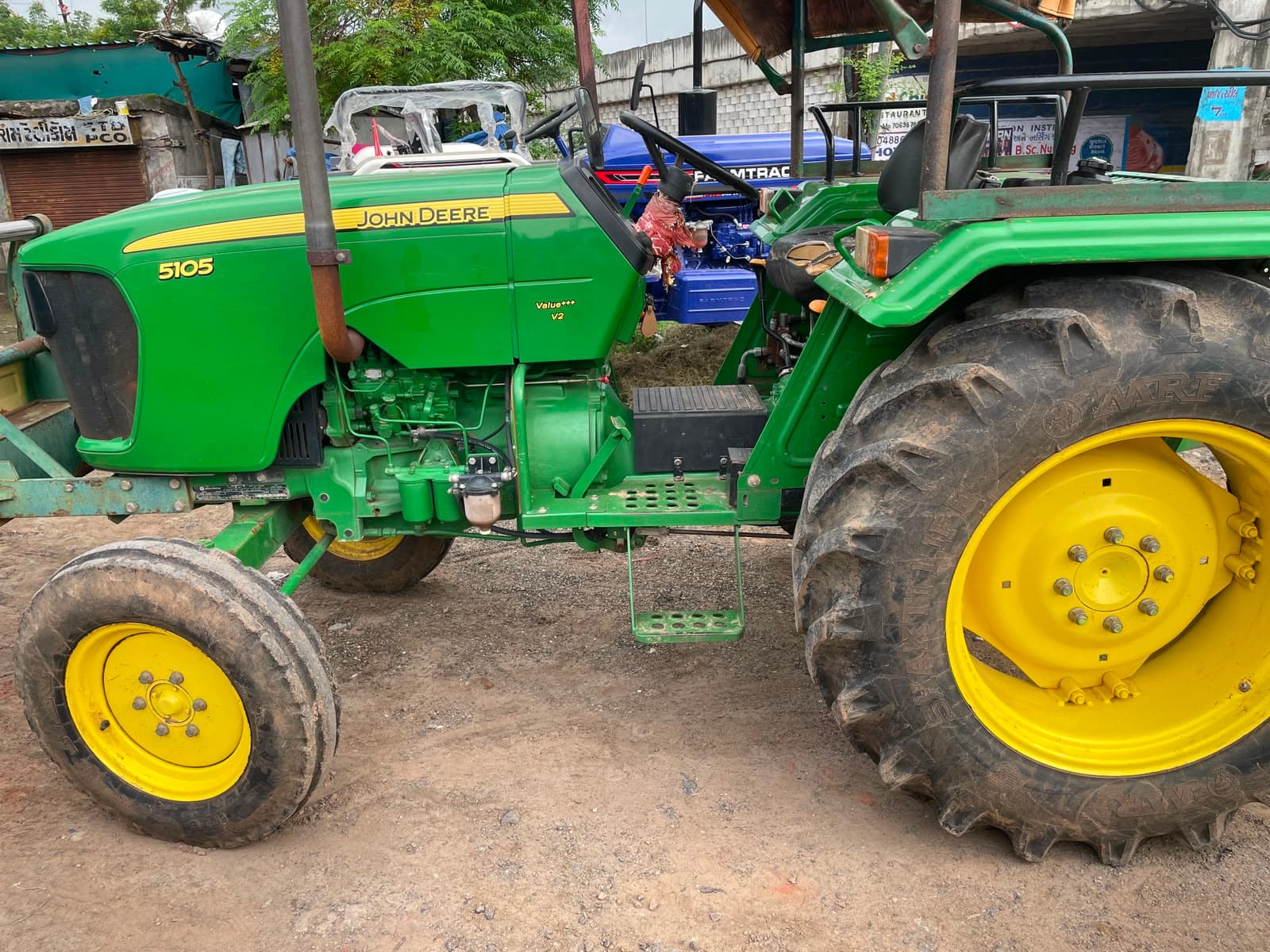 John deere 5105 (40 HP) (4) John deere 5105 (40 HP) (4)