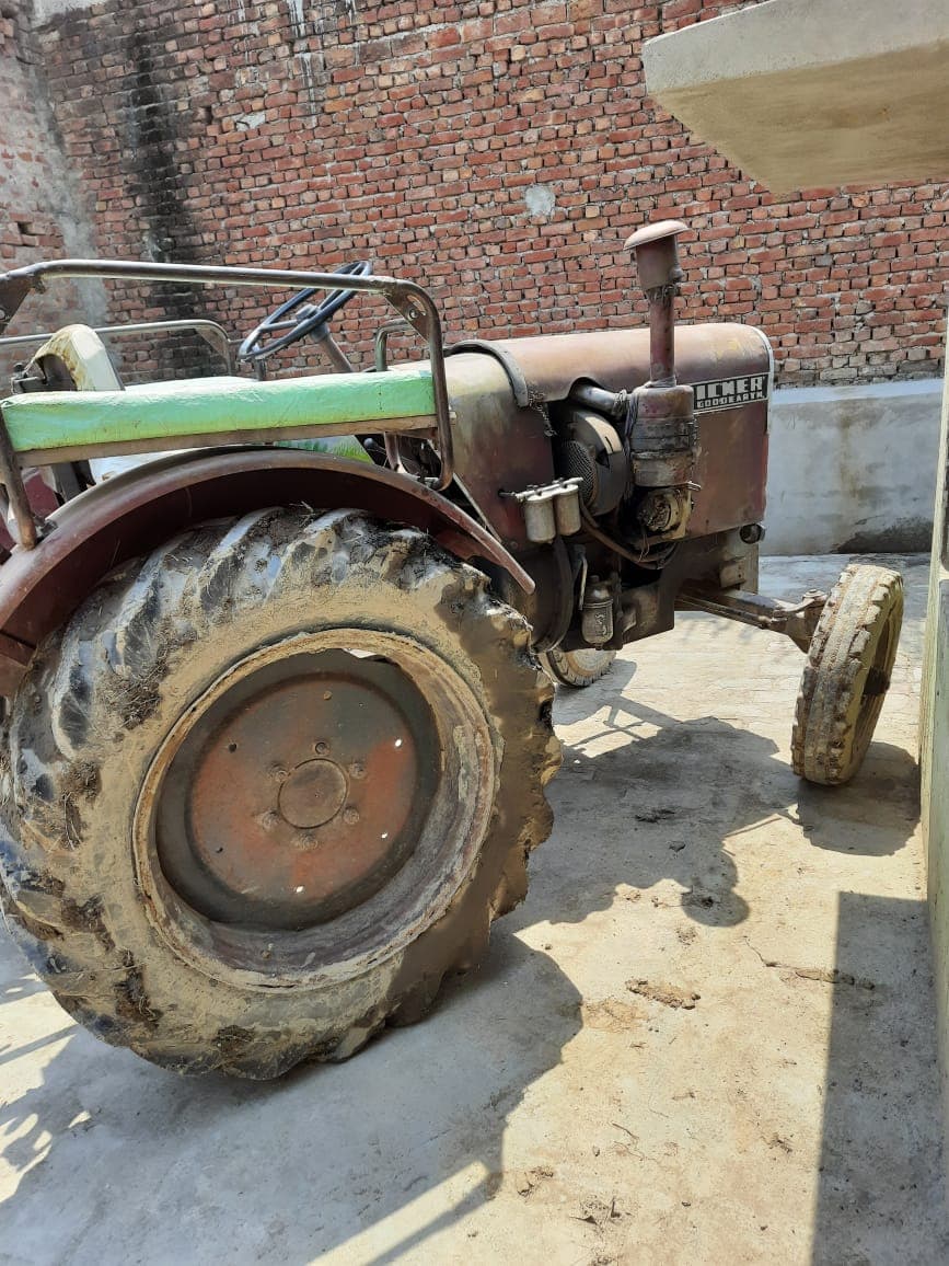 Eicher 242 (4) Eicher 242 (4)