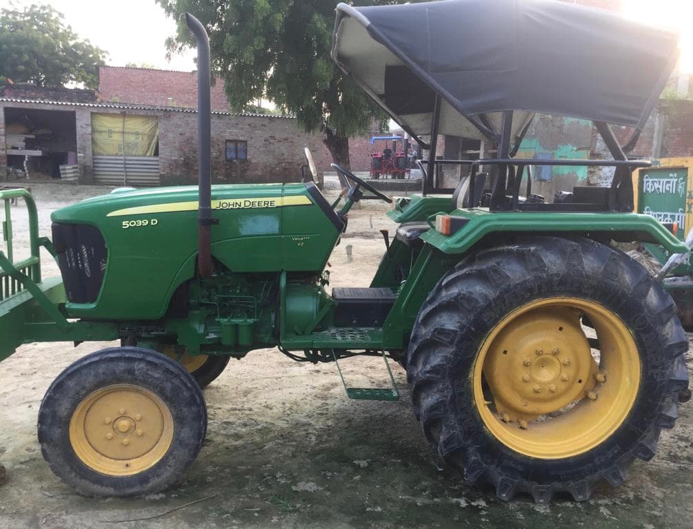 John deere 5039 D (2) John deere 5039 D (2)